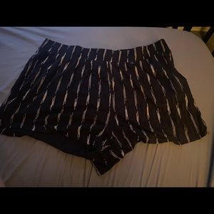 Patterned Stretchy Shorts